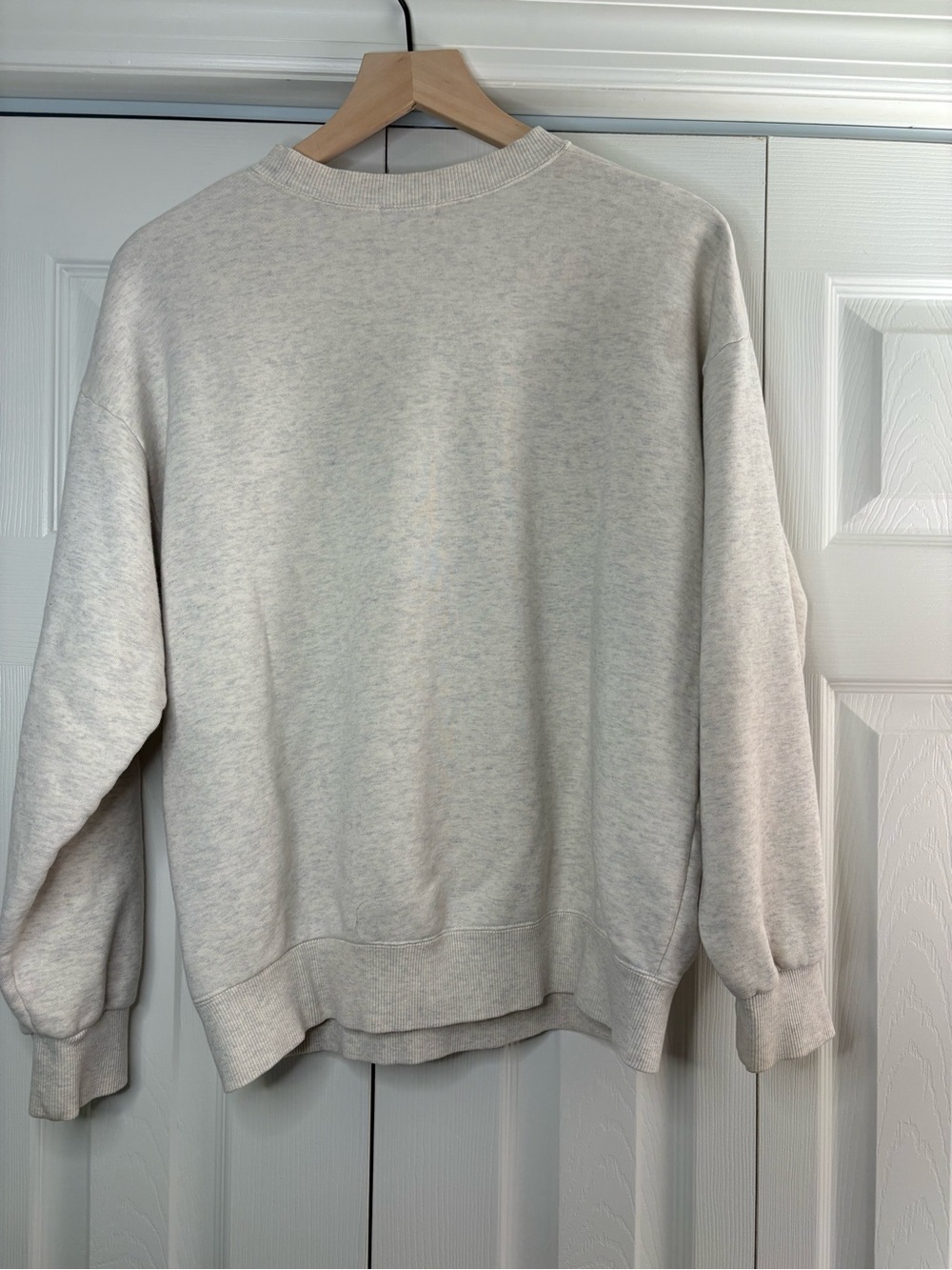 Women’s Winnie the Pooh Disney crewneck estimated size large - Picture 6 of 8